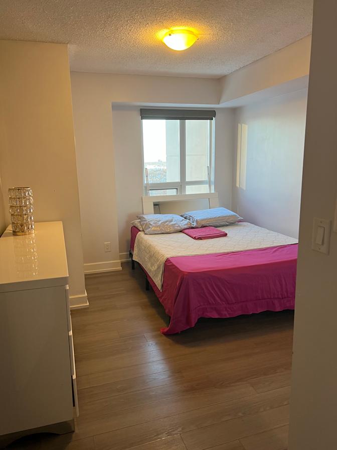 Etobicoke - Photo 2