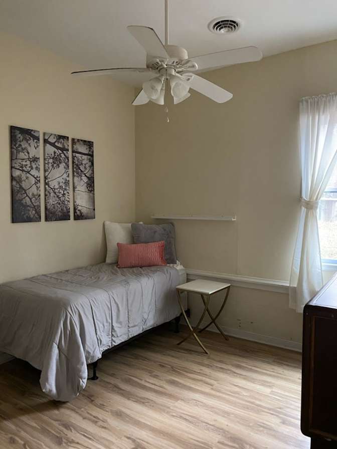 Carlos's room