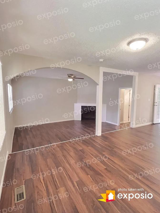 Alcove Rooms's room