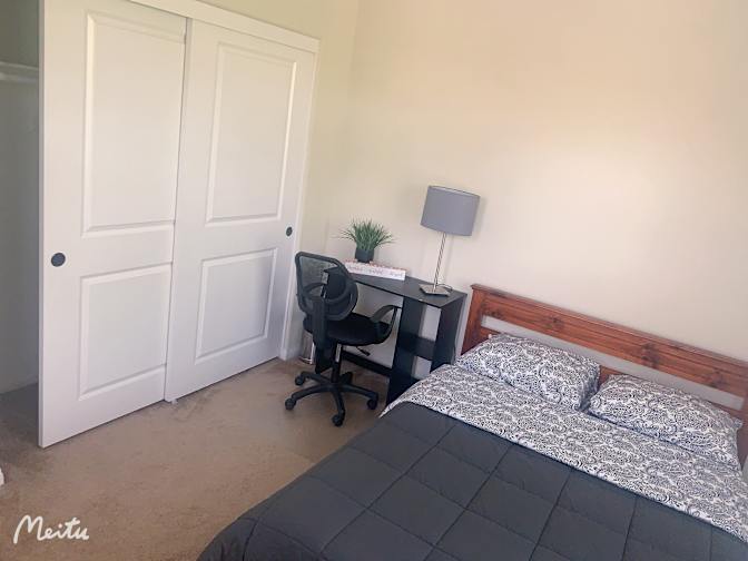 Feng's room