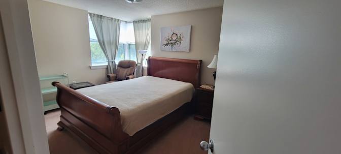 Leslie's room