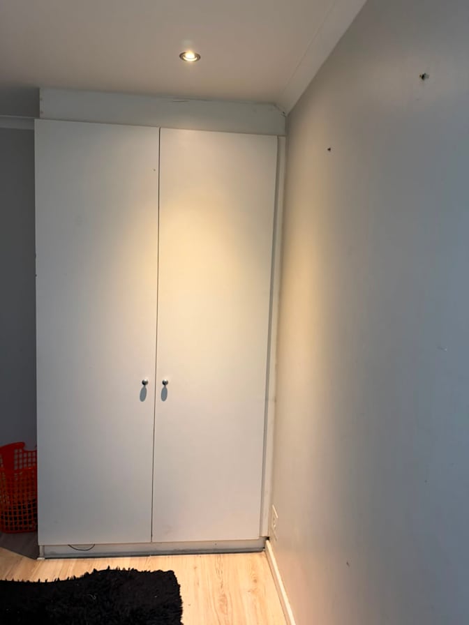 Dee's room