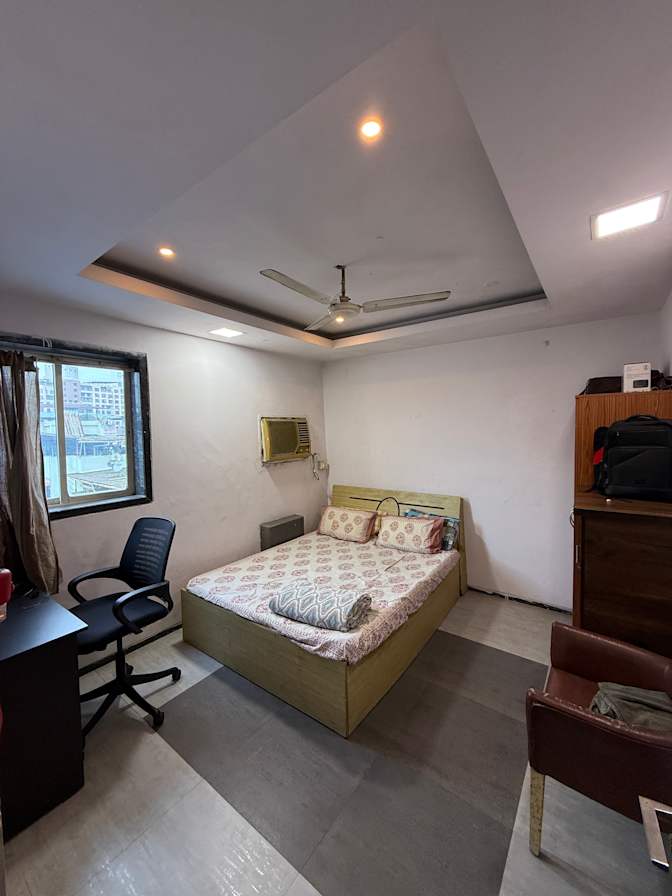 Dee's room
