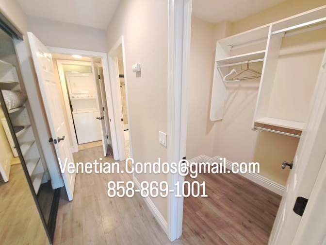 Venetian Condos's room