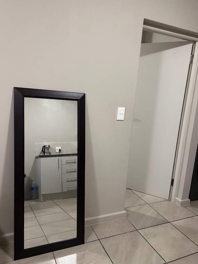 Alutho's room