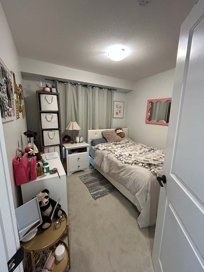Eve's room