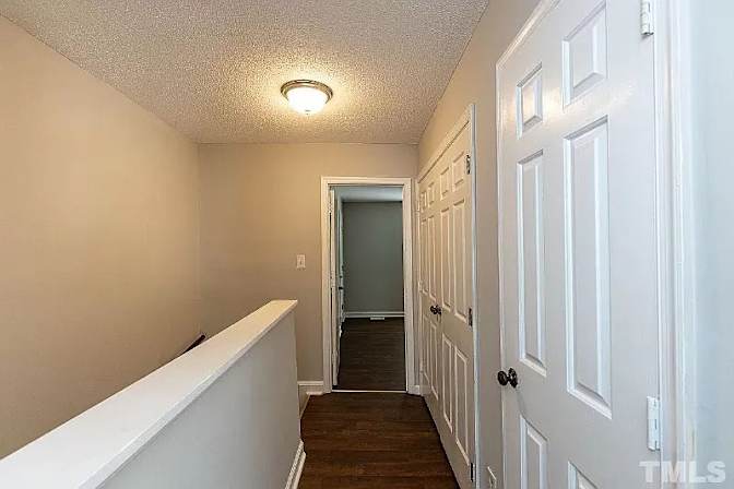 Alcove Rooms's room