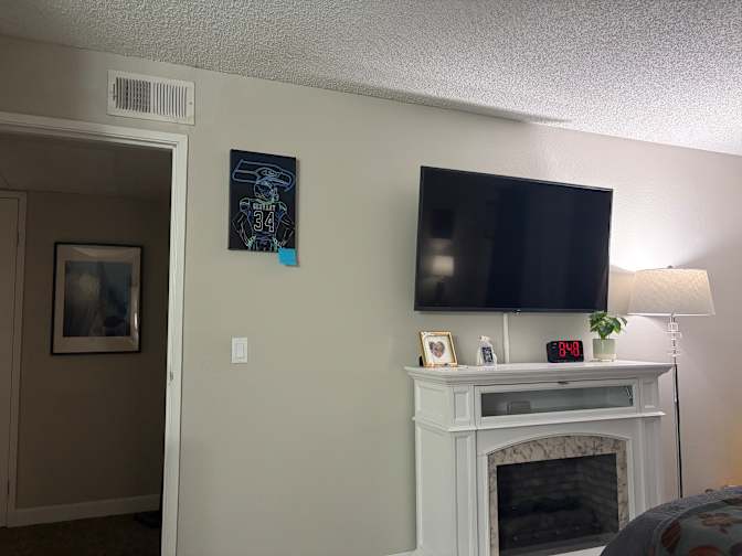 Charly's room