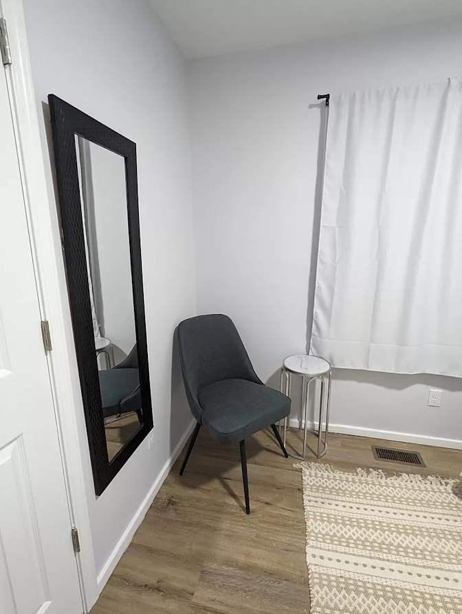 Alcove Rooms's room