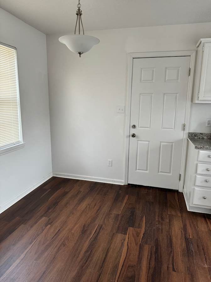 Alcove Rooms's room