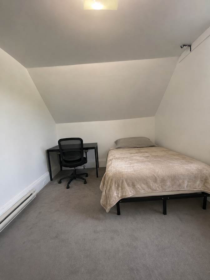 Issa's room