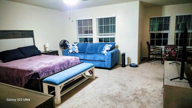 SHUKRI ROBINSON's room