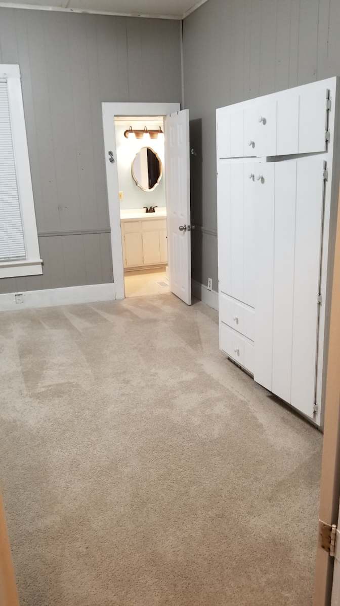 lifedoorrentals's room