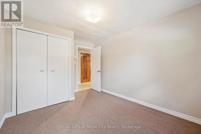 Robmas Inc's room