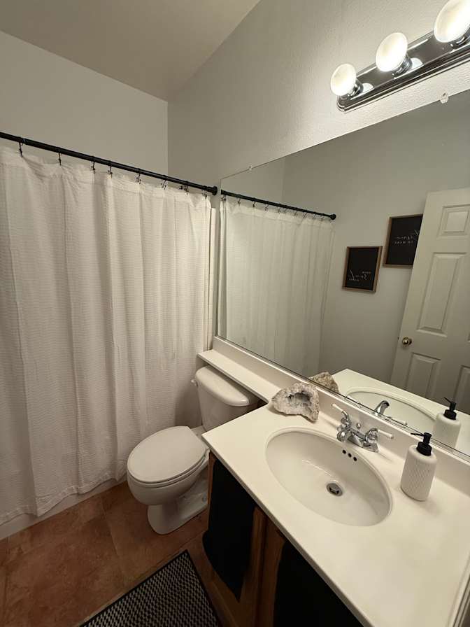 GUEST HOUSE's room
