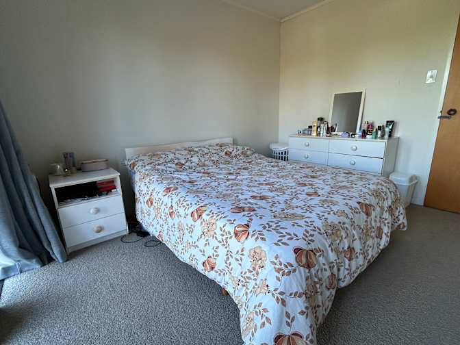 Thuluksiga Shanthinathan's room