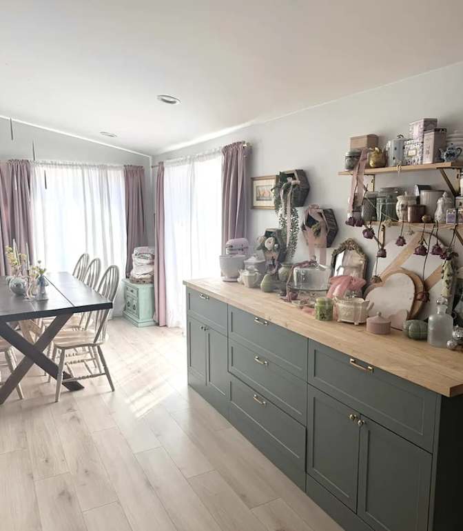 Thelma's room