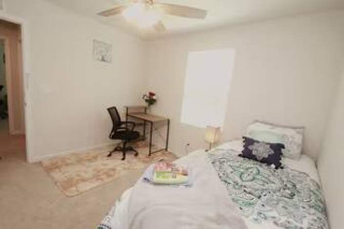Alcove Rooms's room