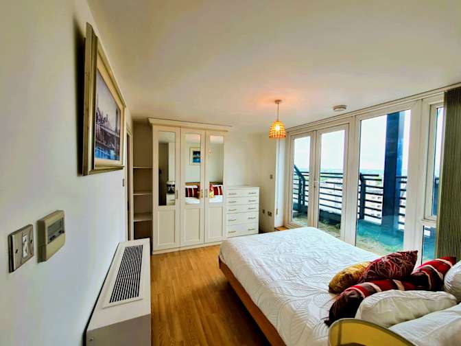 Raz's room
