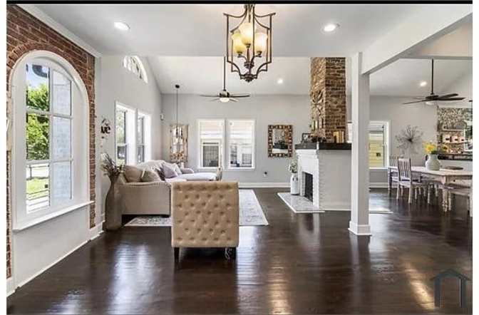 Alcove Rooms's room