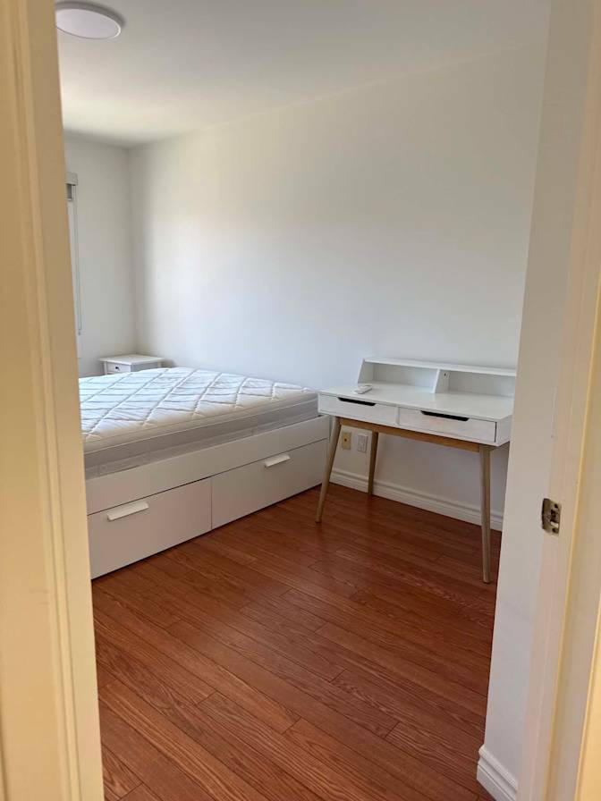 Dee's room