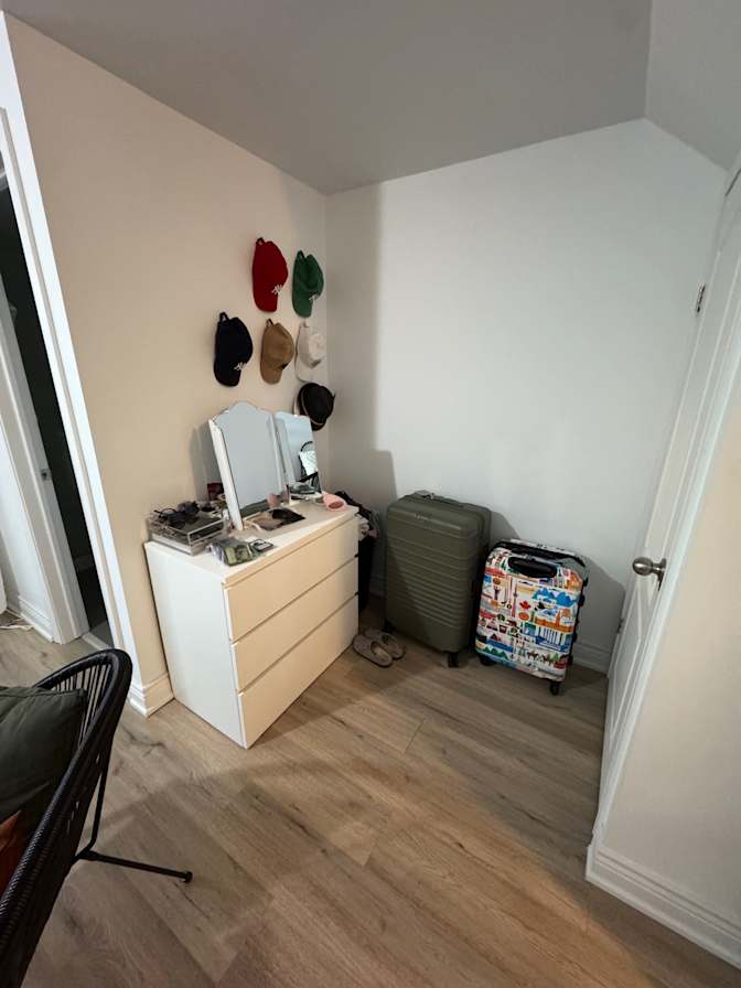 Yan's room
