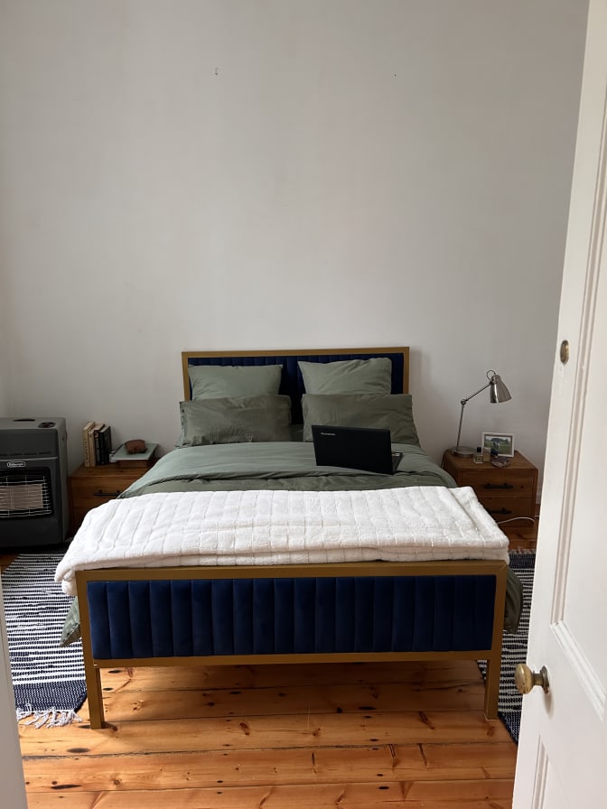 Vernon's room