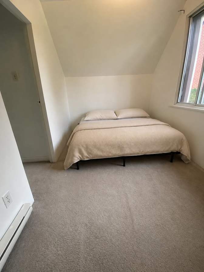 Issa's room