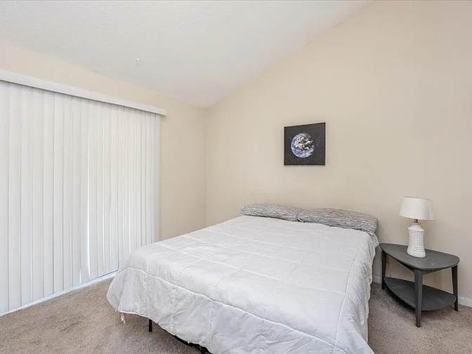 Alcove Rooms's room