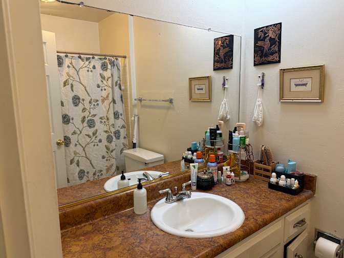 Beth L Hotchkiss's room