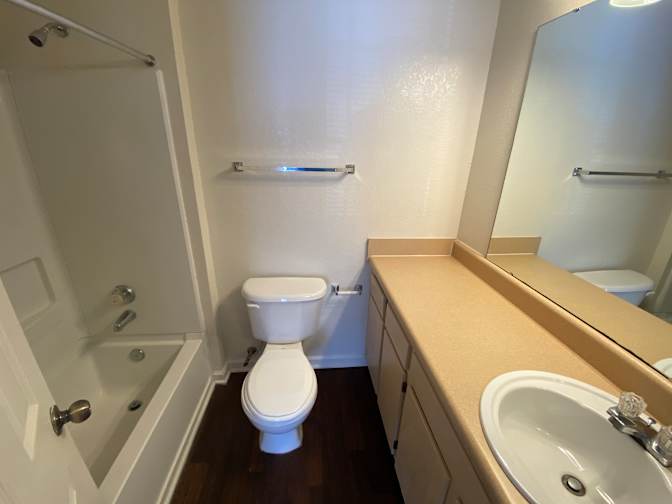 Alcove Rooms's room