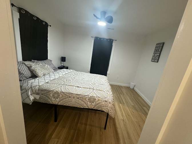 Alcove Rooms's room