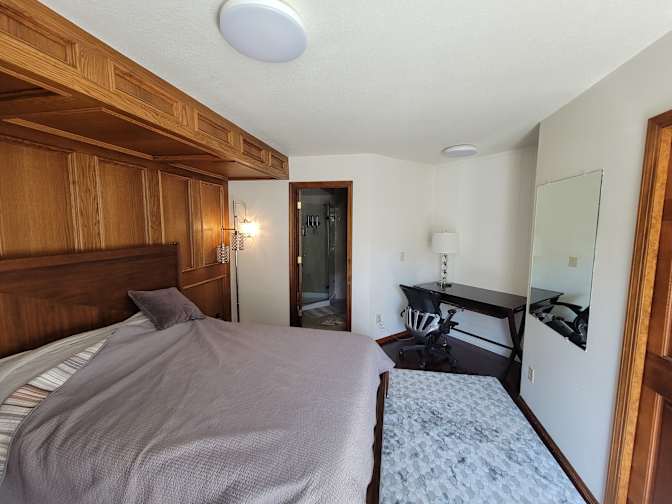 levy's room