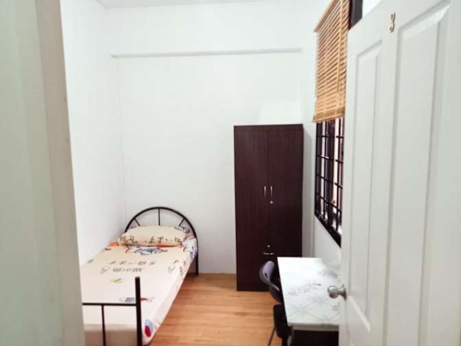 Roomy's room