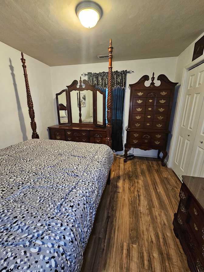 WACKENE's room