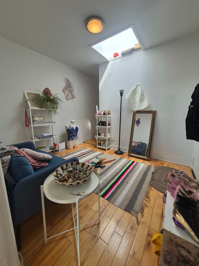 Alla M's room