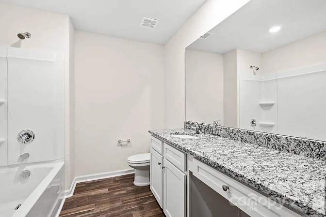 Alcove Rooms's room