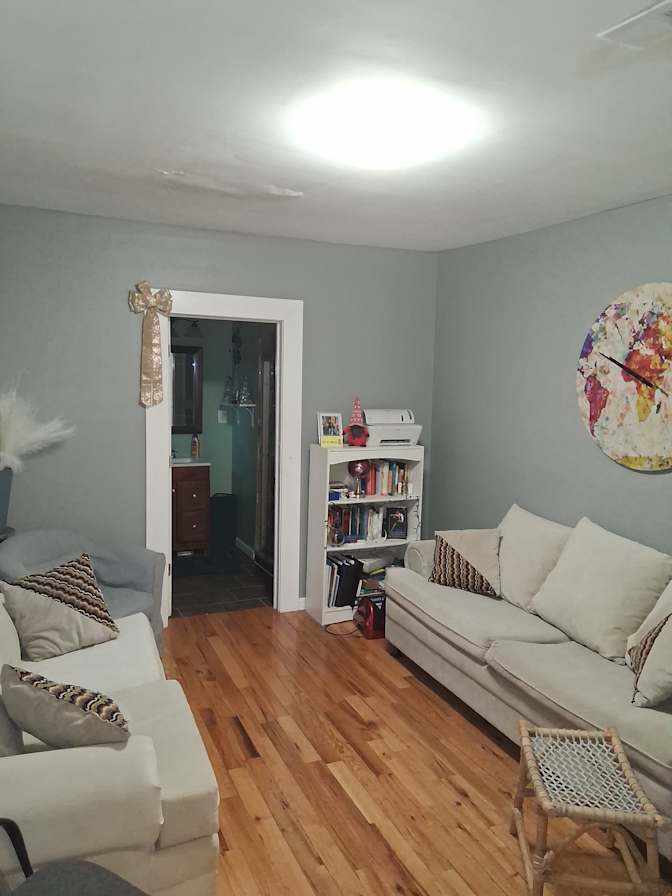 Tee White's room