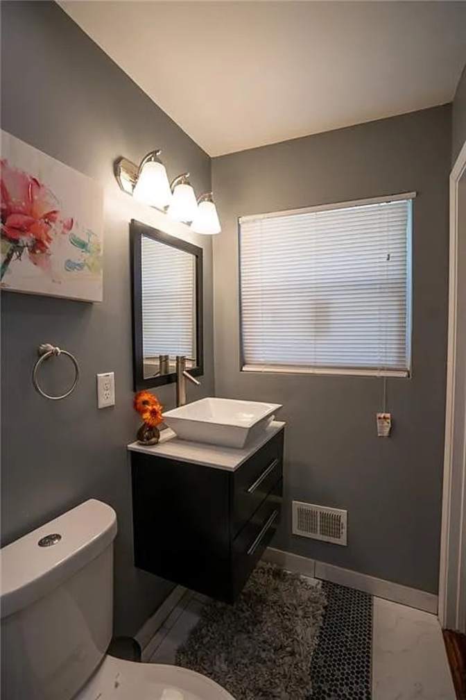 Alcove Rooms's room