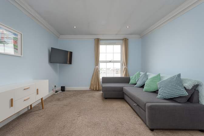 Jasmin Bouverie's room