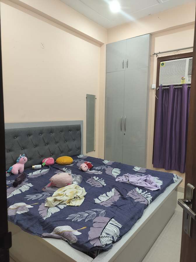 ayuShi Shahdeo's room