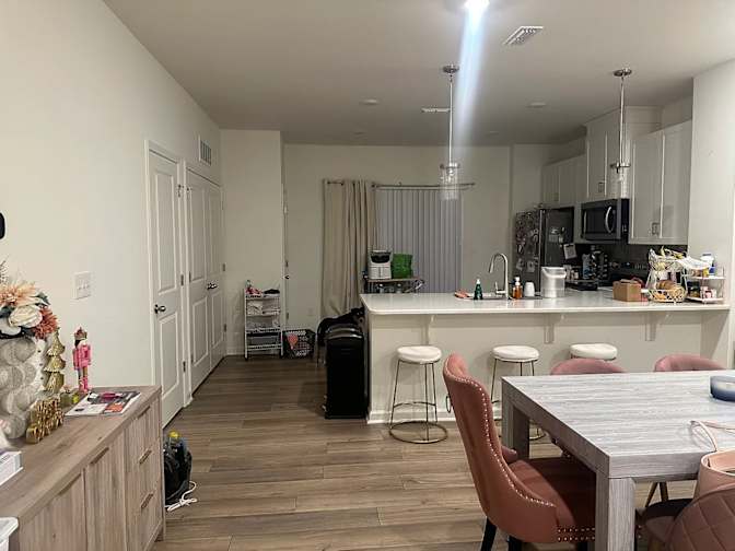 Alcove Rooms's room