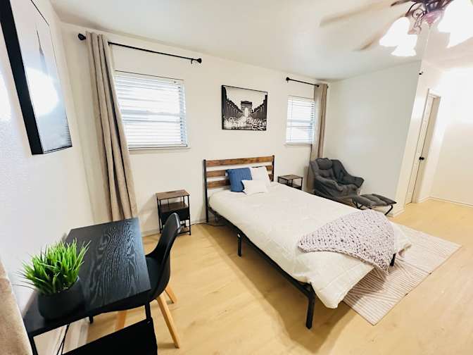 Andres's room