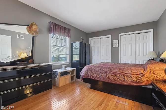 JIGNESH PATEL's room