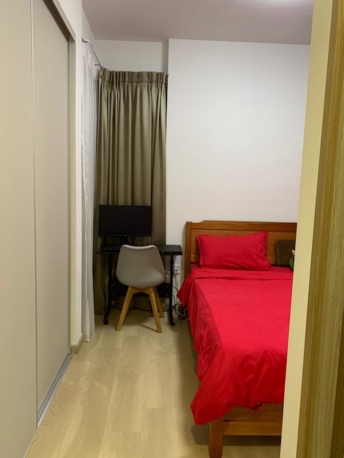 Vic's room