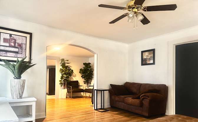 USTREAMIN ASSETS Llc's room