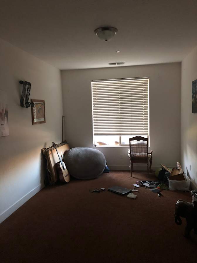 Luis's room