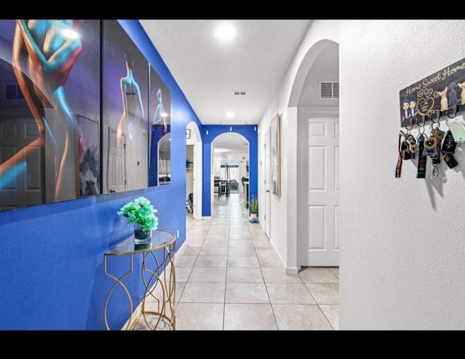 Cira & Katia's room
