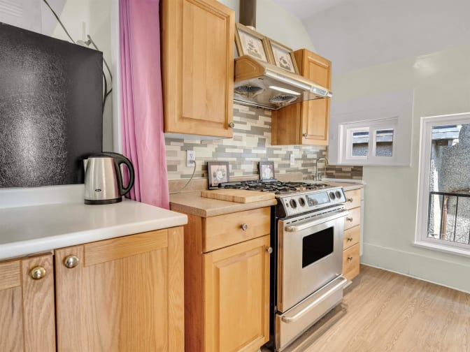 Tom (Langara Share House)'s room