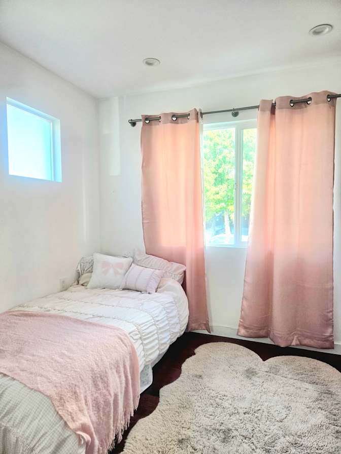 Chenny Le's room